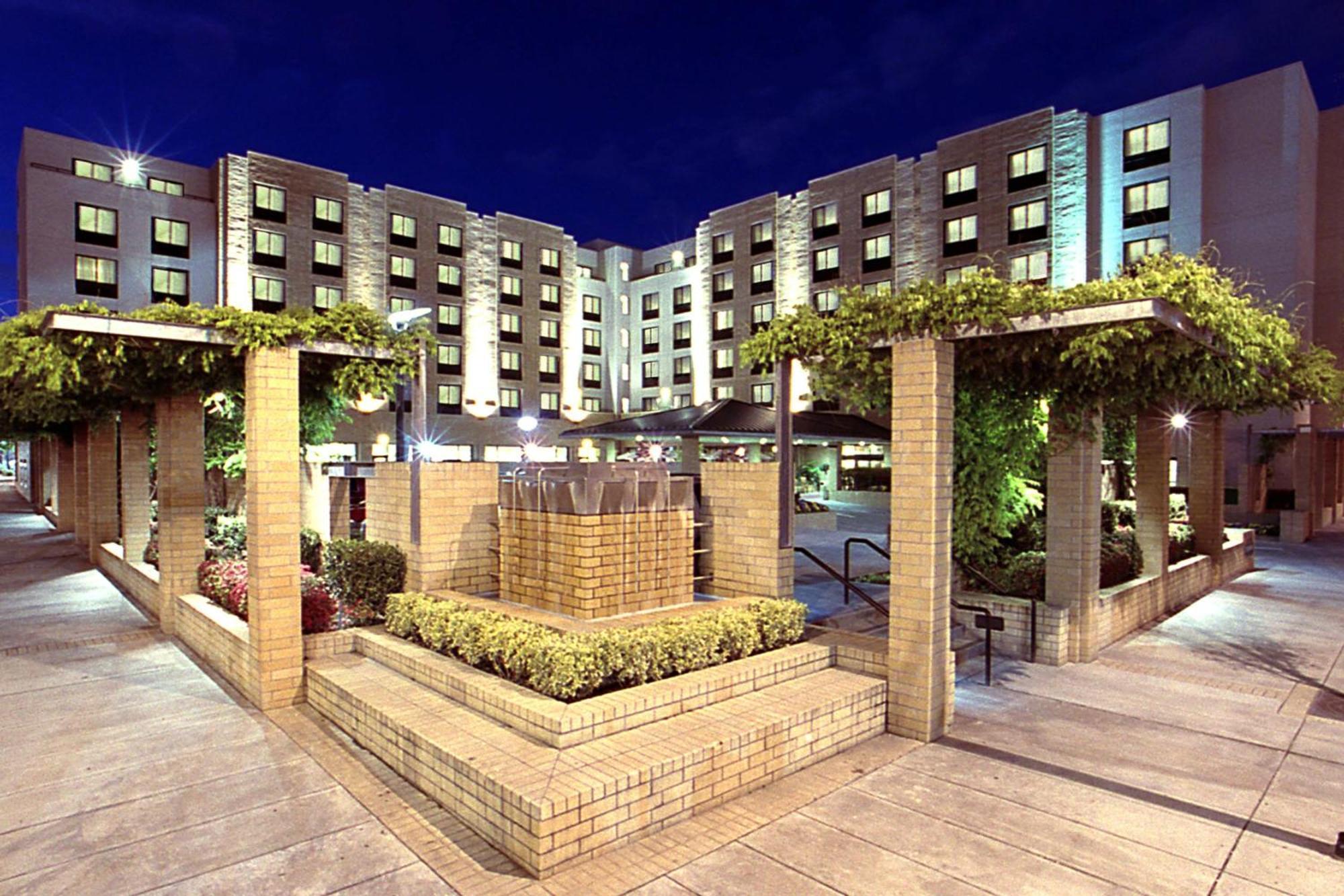 Courtyard Portland Downtown / Convention Center Hotel Екстериор снимка