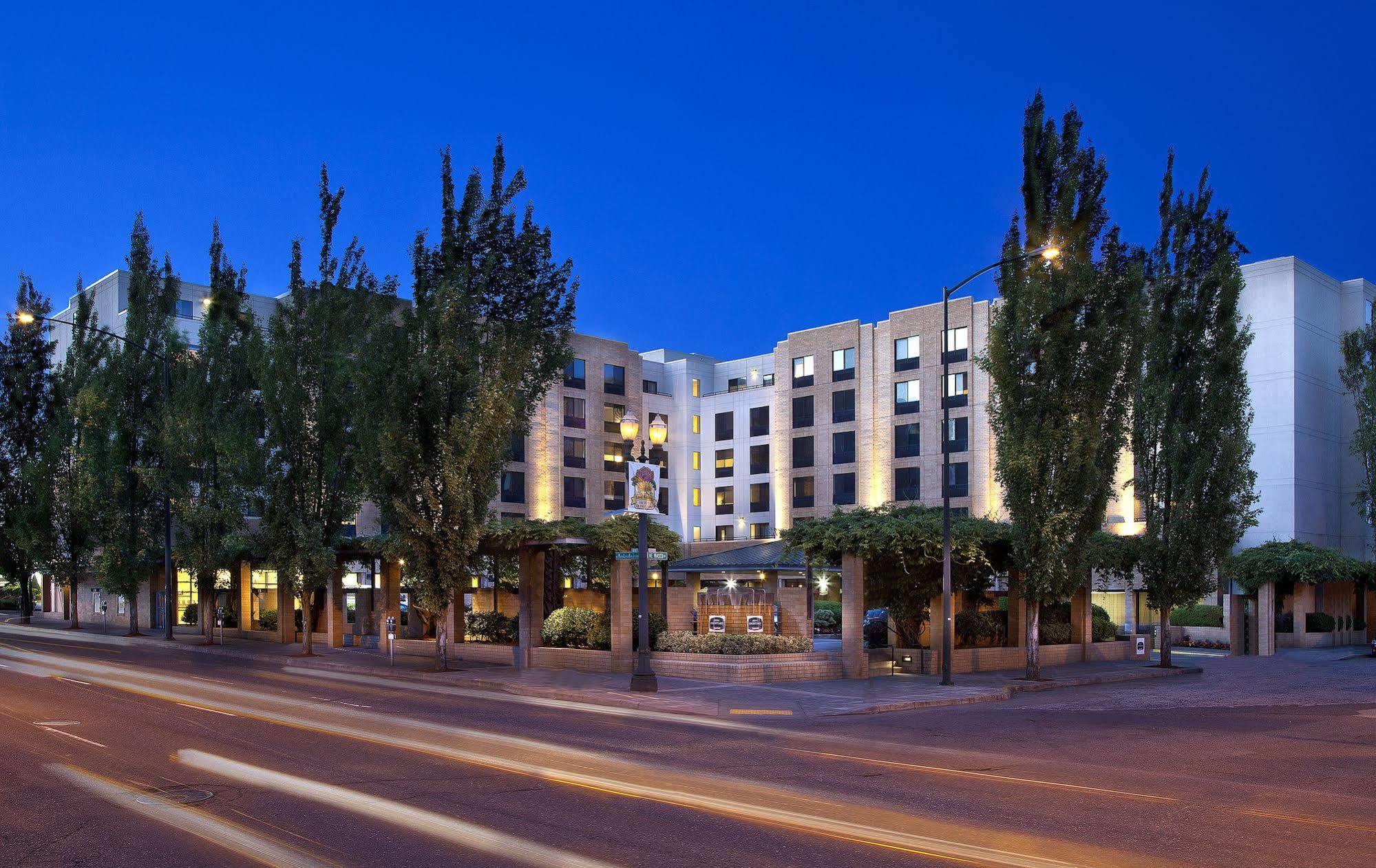Courtyard Portland Downtown / Convention Center Hotel Екстериор снимка